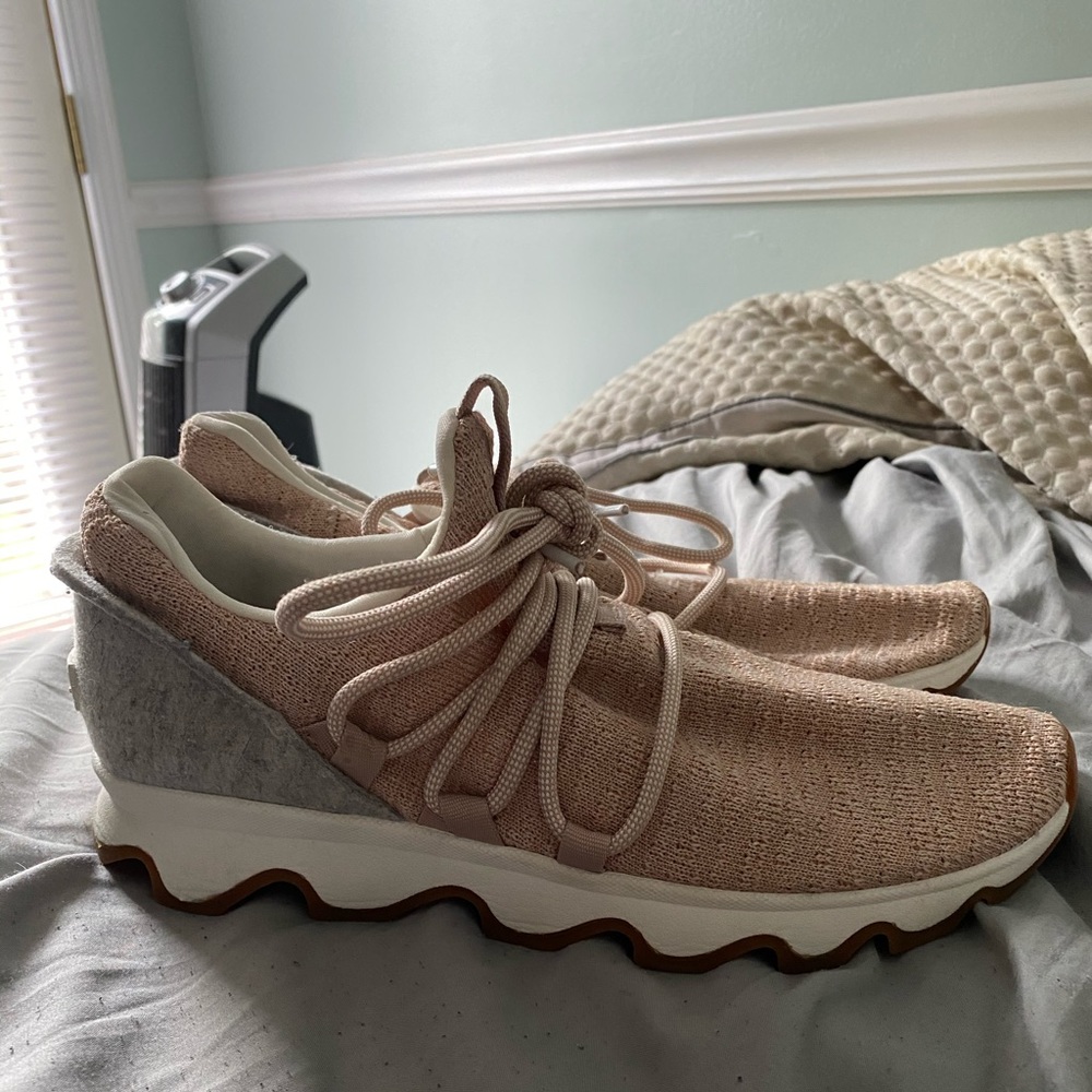 Sorel Women’s Shoes - Light pink with gray on the back.